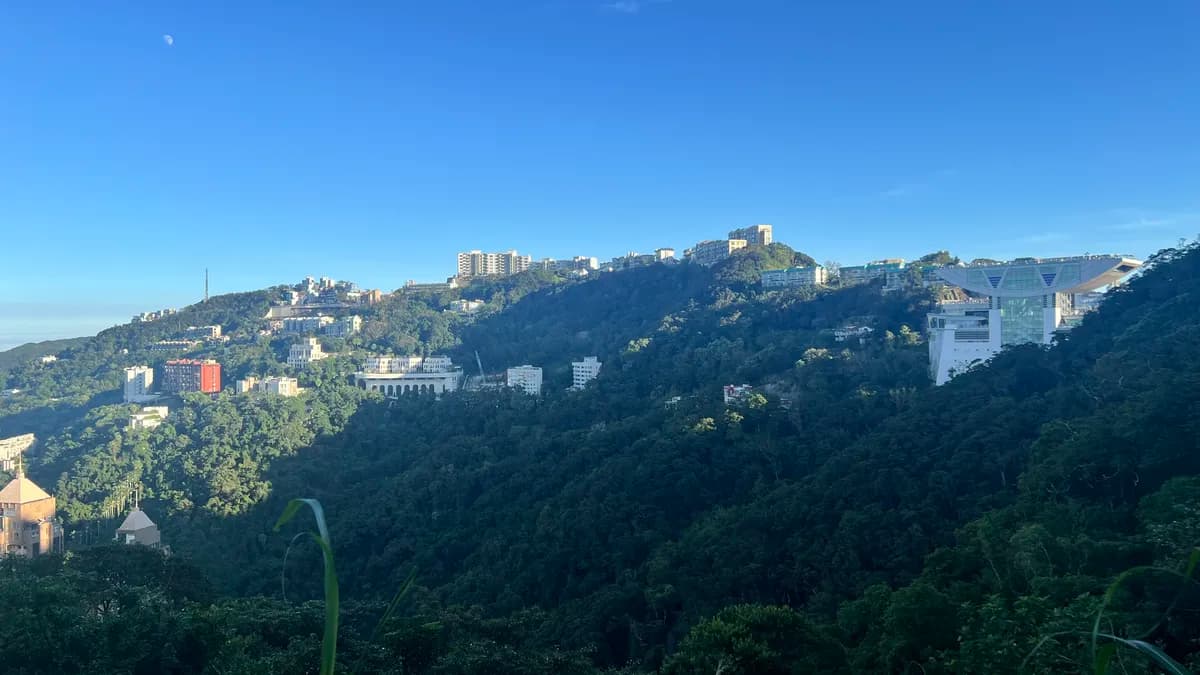 Another viewpoint along Lugard Road