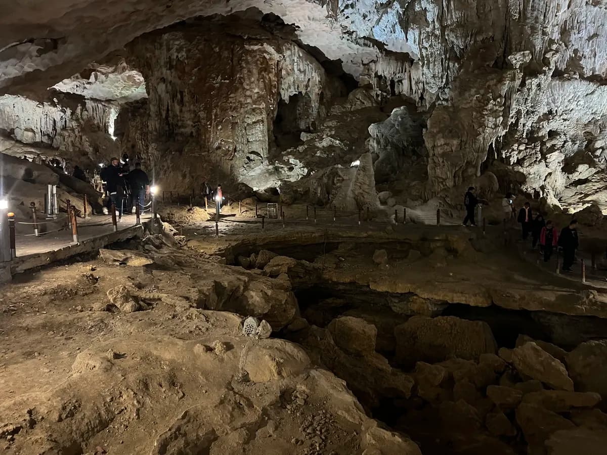 Sung Sot Cave in Ha Long Bay